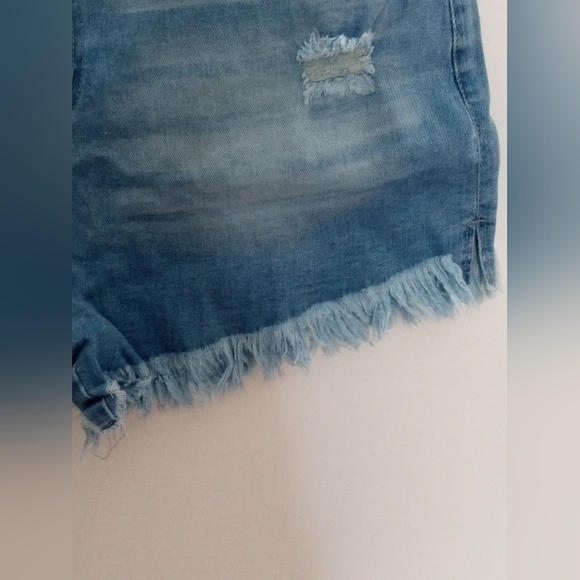 Distressed Medium Washed Shorts Size XL - Picture 4 of 6